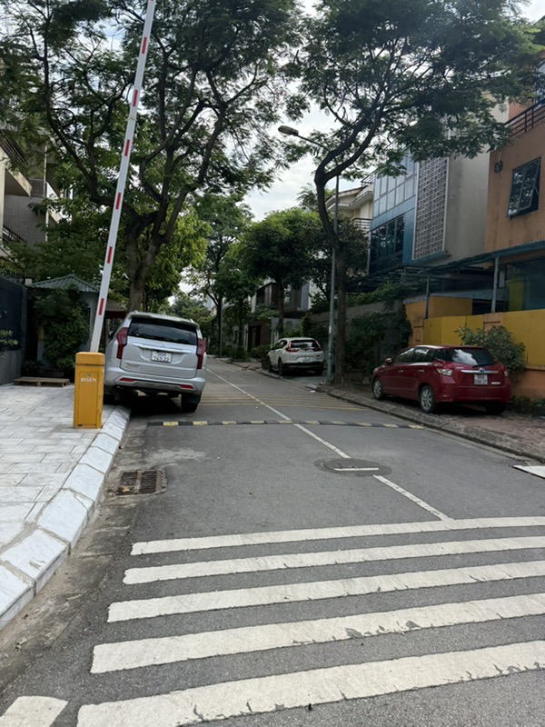 NHÀ VƯỜN VIỆT HƯNG 75 tỷ 200m VỈA HÈ RỘNG,KINH DOANH ĐỈNH,LONG BIÊN HÀ NỘI - Ảnh 2