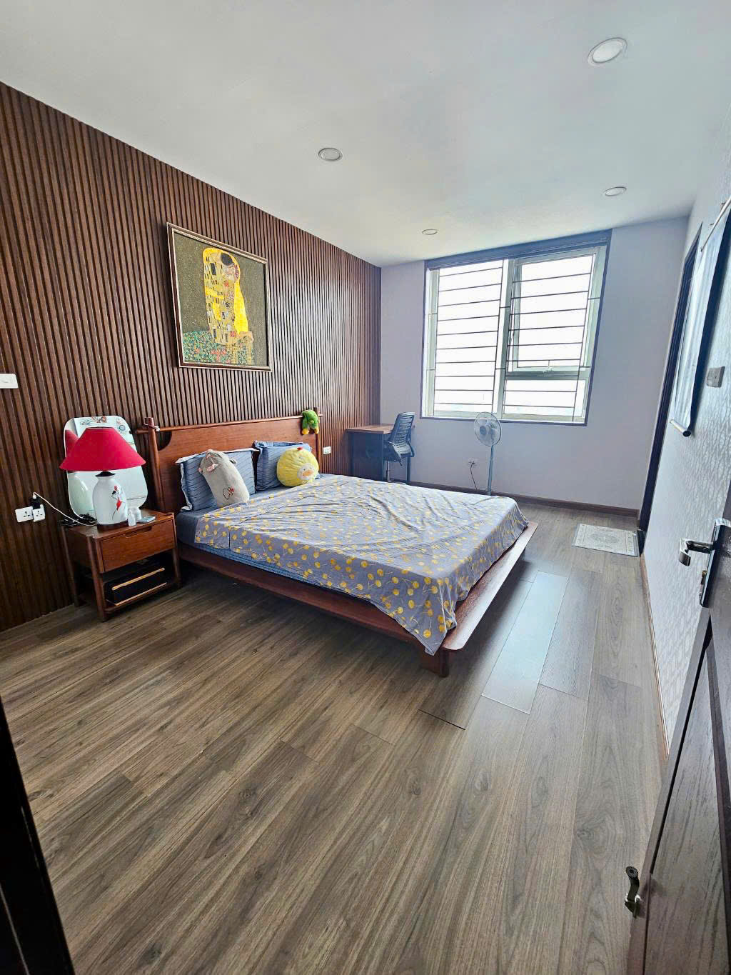 (Tin thật 100%) CH lô góc 102m2 x 3PN tại A10 KĐT Nam Trung Yên - BC Đông Nam - Nội thất 450 triệu - Ảnh 1