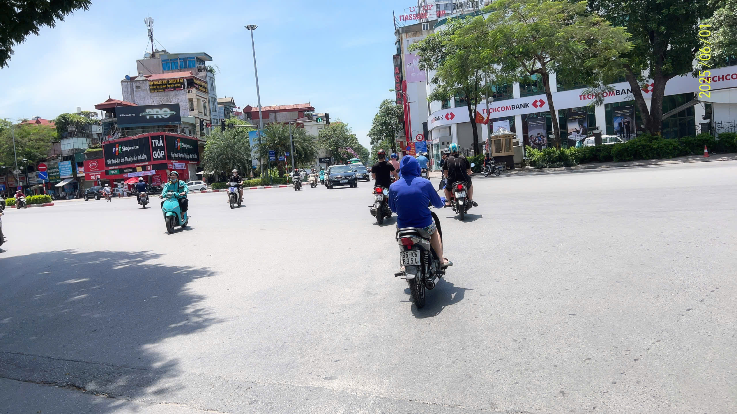 SIÊU HIẾM, BÁN NHÀ KHU PHÂN LÔ HÀNG KHÔNG PHỐ NGUYỄN SƠN 95M, 2T, MT8M, VỈA HÈ, Ô TÔ TRÁNH - Ảnh 2
