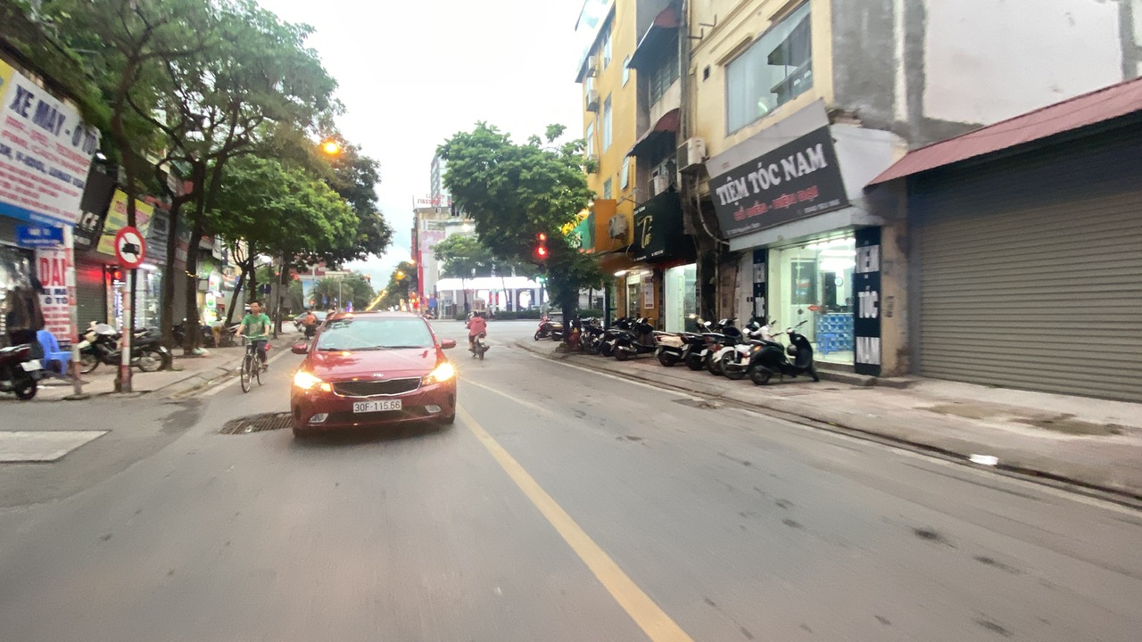 SIÊU HIẾM, BÁN NHÀ KHU PHÂN LÔ HÀNG KHÔNG LÕI GIA THỤY 95M, 2T, MT8M, VỈA HÈ, Ô TÔ TRÁNH - Ảnh 2