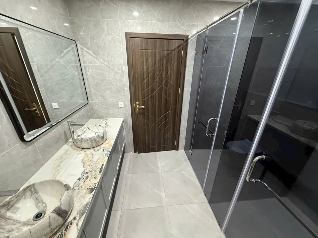 Giảm giá Biệt thự Long Biên, chỉ còn 18,5 tỷ, 75m2 x 6 Tầng, mặt tiền 4,3m, Gara 2 Ô tô - Thang máy - Ảnh 2