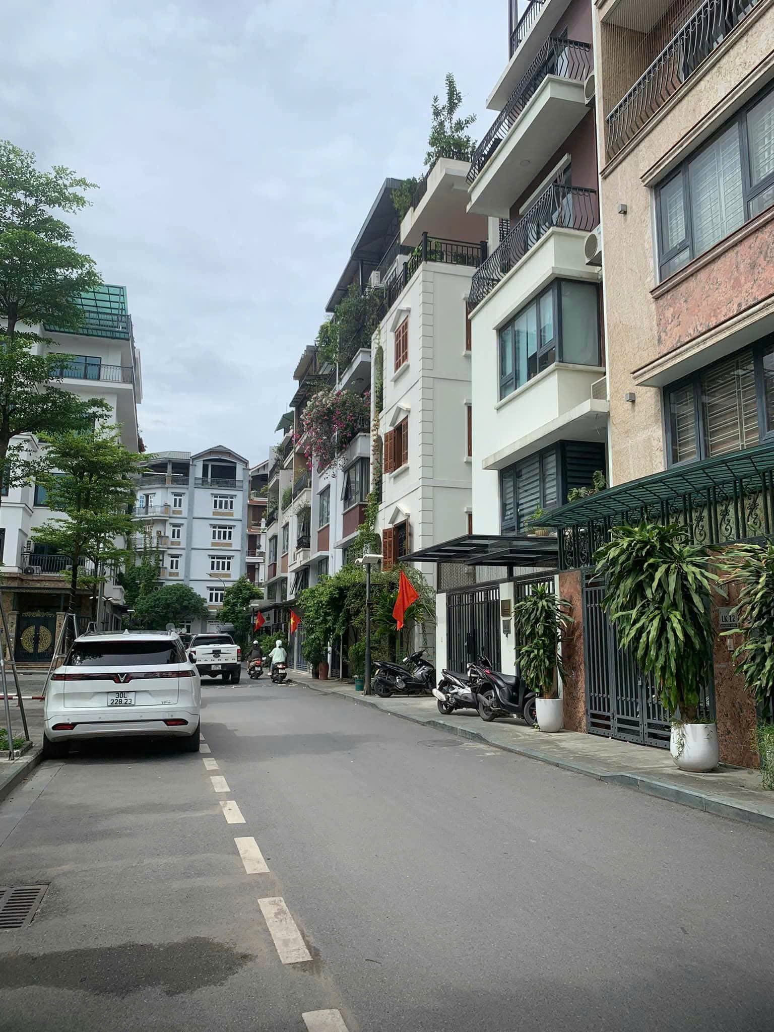 BÁN NHÀ BIỆT THỰ CẦU GIẤY, ÔTÔ TRÁNH, VỈA HÈ, 5 TẦNG, MT RỘNG,DT 85M2 CHỈ 31 TỶ - Ảnh 4
