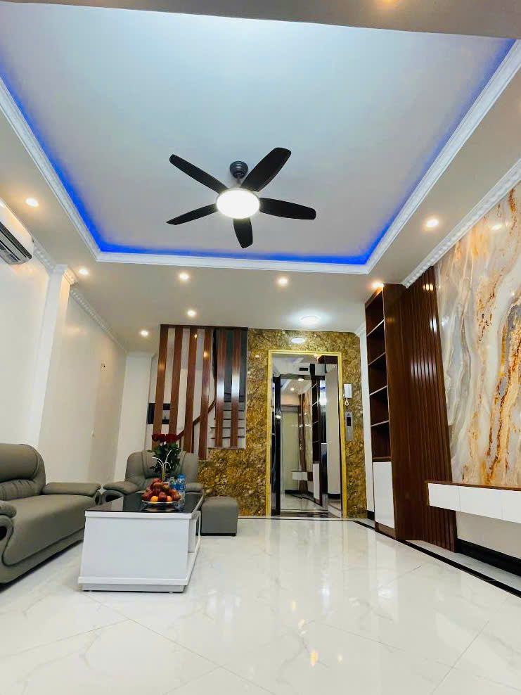 CC bá.n nhà Phạm Văn Đồng 37m thang máy- kinh doanh - ở sướng 9.35 tỷ - Ảnh chính