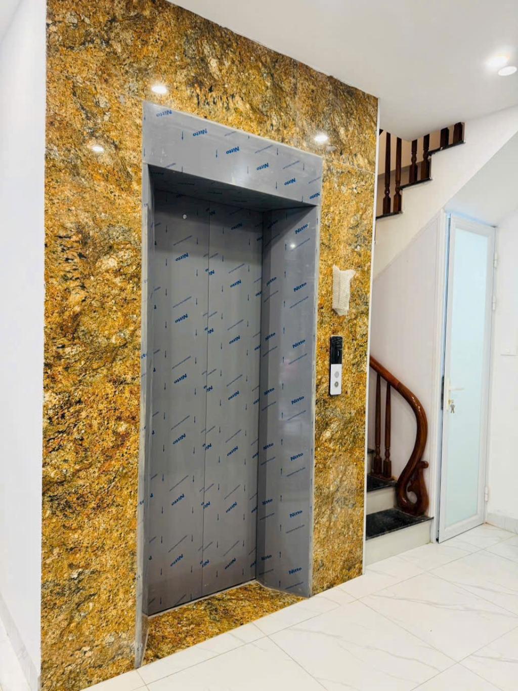 NHÀ ĐẸP MỚI XÂY MIÊU NHA- THANG MÁY- SÁT PHỐ- NGÕ Ô TÔ TRÁNH CÁCH NHÀ 10M- FULL NỘI THẤT- GIÁ 6,X TỶ - Ảnh 4