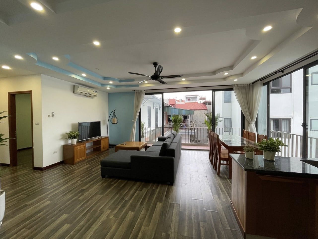SIÊU VIP-Tòa Apartment (CHDV) Đường Âu Cơ (View Hồ Quảng Bá) 129m,9Tầng,MT 14m 51Tỷ - Ảnh 2