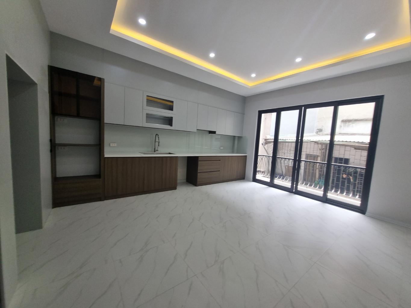 Vương Thừa Vũ 45m 6 tầng thang máy, đẳng cấp ô tô vào nhà, nội thất xin - Ảnh 4