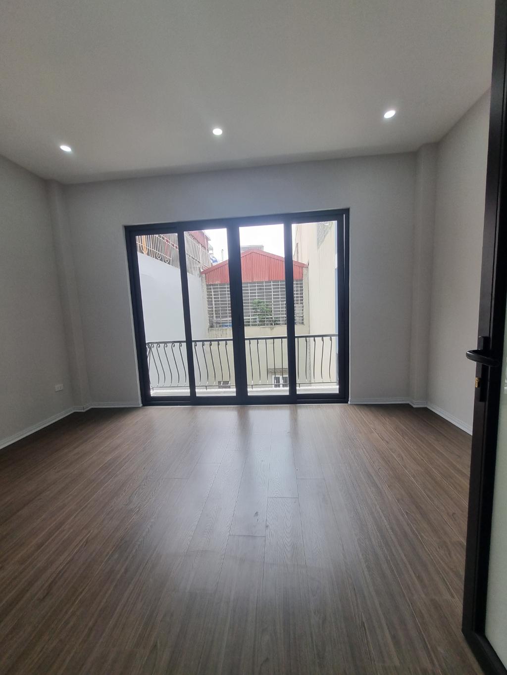Vương Thừa Vũ 45m 6 tầng thang máy, đẳng cấp ô tô vào nhà, nội thất xin - Ảnh 2