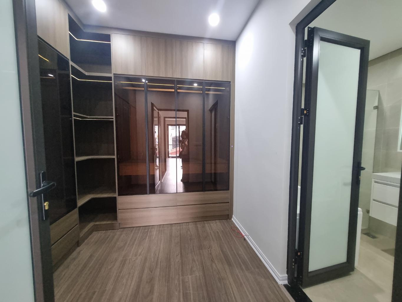 Vương Thừa Vũ 45m 6 tầng thang máy, đẳng cấp ô tô vào nhà, nội thất xin - Ảnh 3