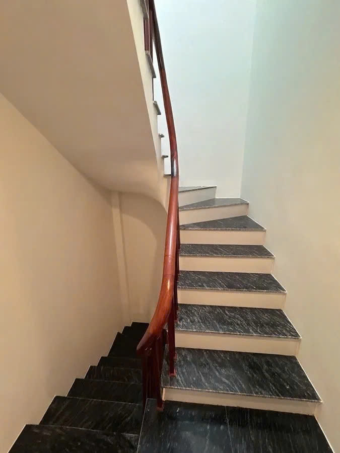 NHÀ MỚI Ở LUÔN FULL NỘI THẤT Phố Thượng Thanh 30m2,X  6 tầng,mặt tiền  3.4m, 6.15 tỷ Long Biên. - Ảnh 3