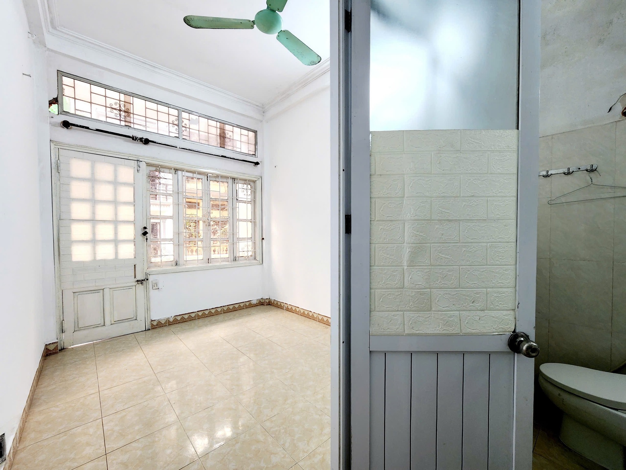 BÁN NHÀ LÃNG YÊN – Ô TÔ ĐỖ CỬA – NGÕ THÔNG –  30M² - 3.2M MT – CHỈ 10.2 TỶ - Ảnh 3