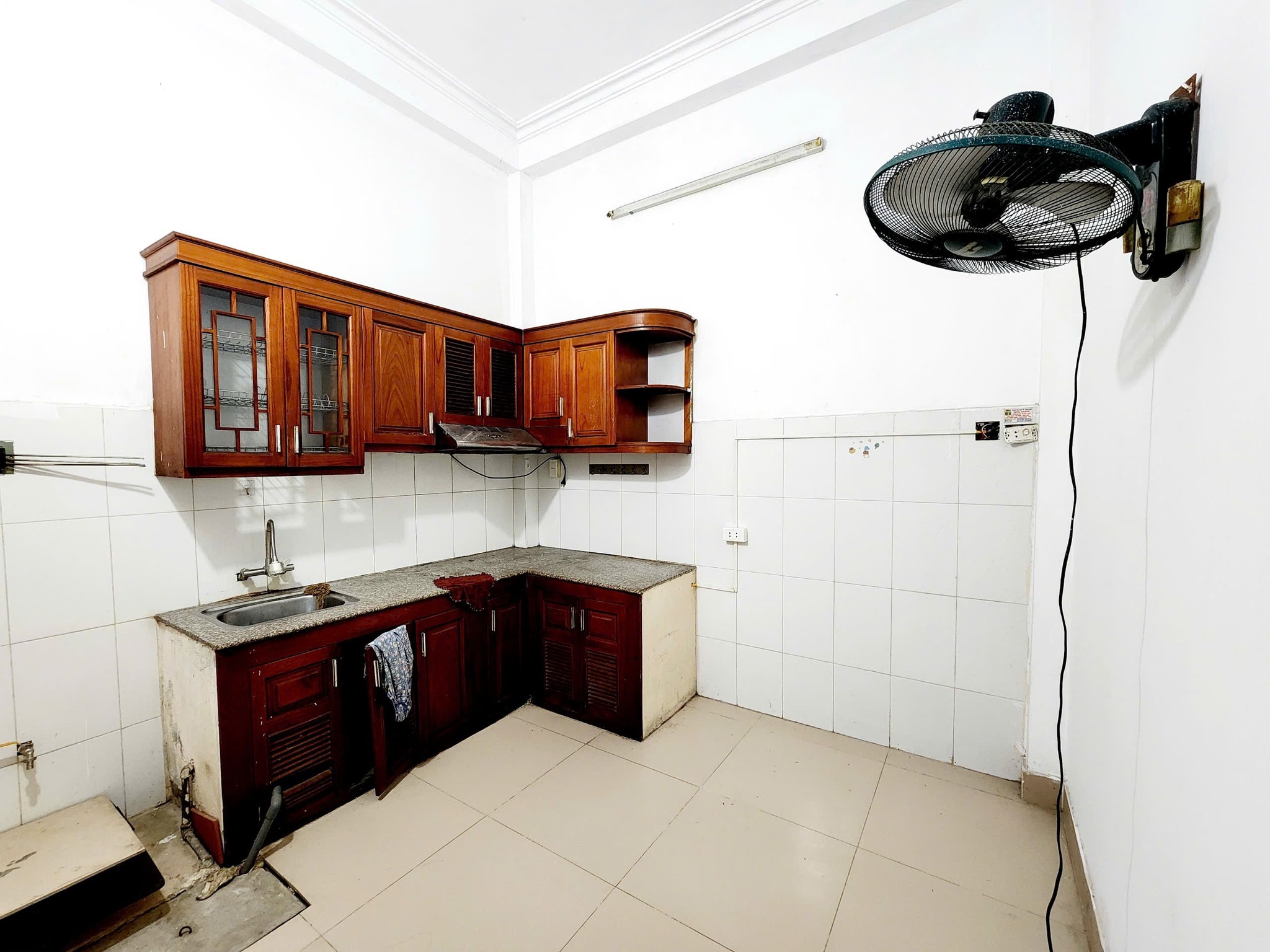 BÁN NHÀ LÃNG YÊN – Ô TÔ ĐỖ CỬA – NGÕ THÔNG –  30M² - 3.2M MT – CHỈ 10.2 TỶ - Ảnh 2