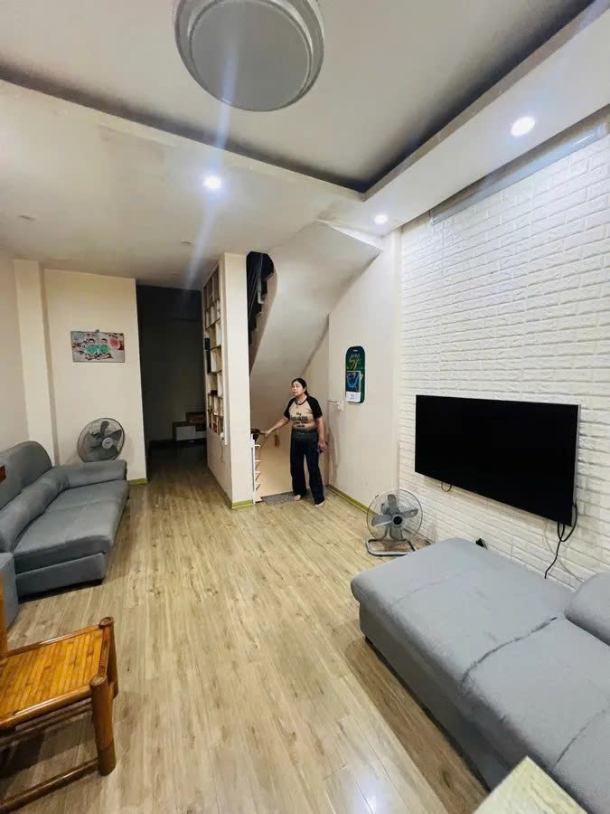 Bán Nhà Trung Liệt 38m2. 5 tầng. mặt tiền 4m giá 8.99 tỷ Đống Đa Hà Nội - Ảnh 2