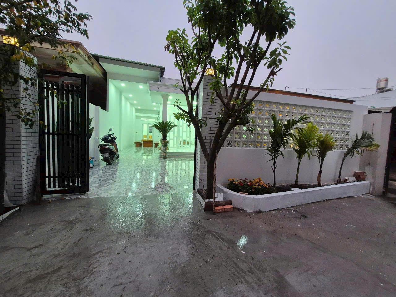 Bán Nhà Vườn Nghĩ Dưỡng 220m2 Đường Xe Tải Phạm Thị Giây Hóc Môn - Ảnh 2