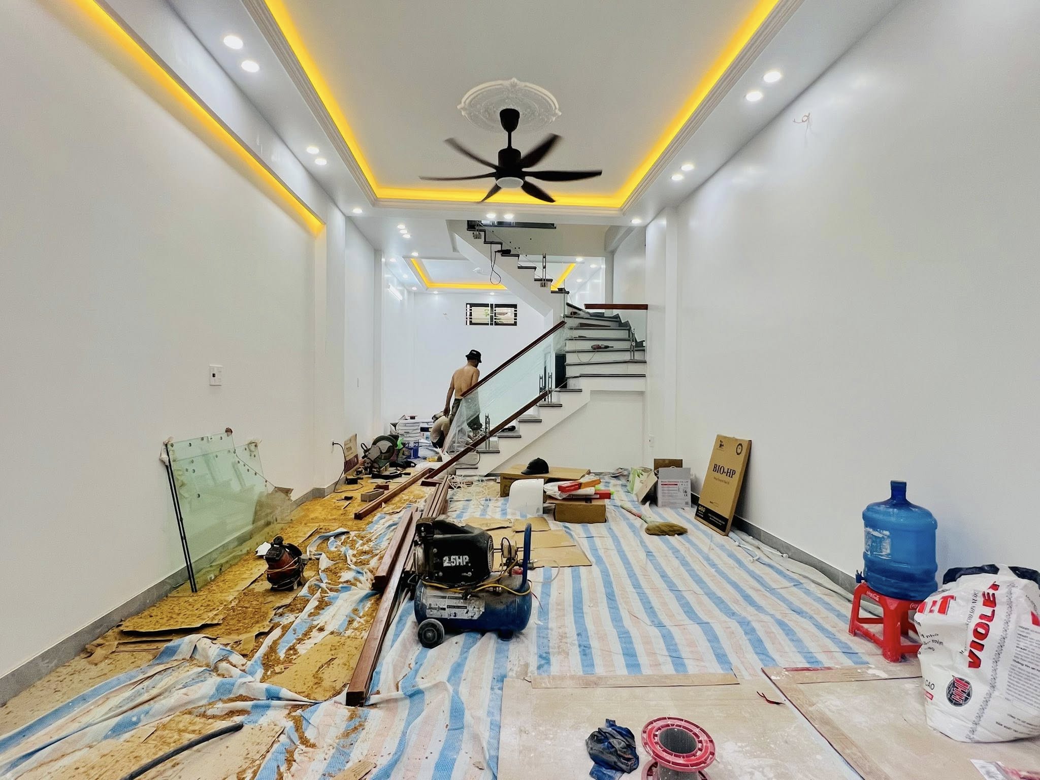 Nhà Thiên Lôi, 45m 4 tầng, mới tinh, độc lập, ô.tô đỗ cửa, giá 4.7 tỉ, ngay mặt đường - Ảnh 1