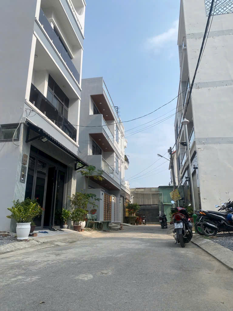 NHÀ ĐẸP 4 TẦNG - TT NHÀ BÈ - ĐƯỜNG XE TẢI TRÁNH - 50M2 - CHỈ NHỈNH 6 TỶ - Ảnh chính