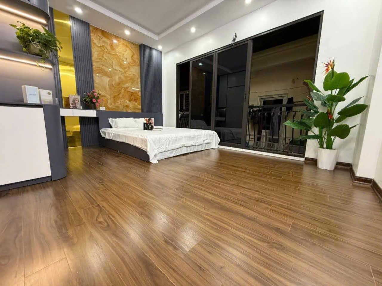 PHẠM VĂN ĐỒNG - TẦNG THANG MÁY - KINH DOANH SẦM UẤT - Ảnh 2