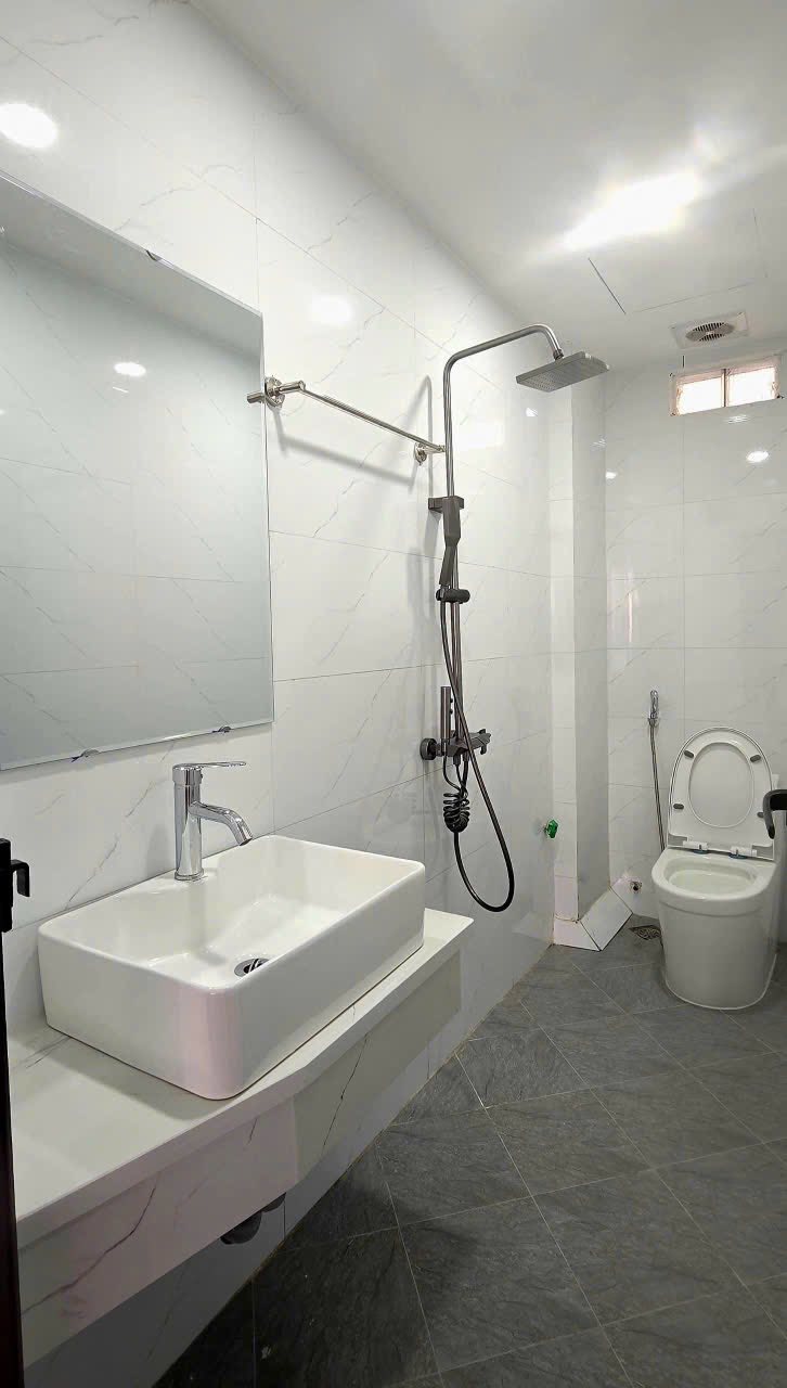 GIÁ NÀO CŨNG BÁN nhà đầu ngõ Ngọc Thuỵ, giá 5.6 tỷ, 40m2x3T - Ảnh chính