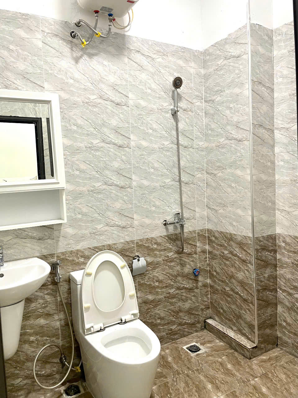 Bán nhanh nhà ngõ Nguyễn Cao, HBT, giá 5.85 tỷ, 15.8m2x5T - Ảnh chính