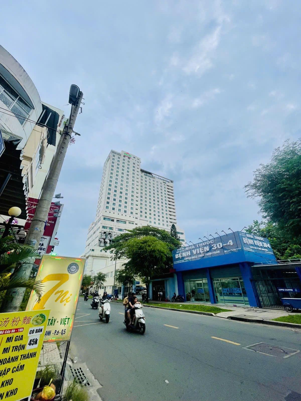 *** 9 TỶ NHỈNH-NGAY WINSOR PLAZA QUẬN 5- Gần Mặt Tiền Hẻm Ôtô Né<br> SHR 5 Tầng Hoàn Công - Ảnh chính