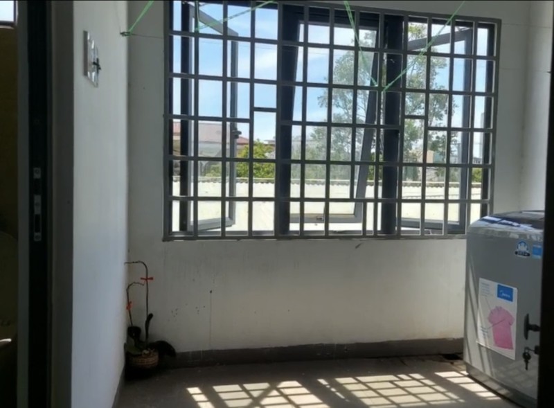 # Kiệt 5m Đặng Thùy Trâm, gần Nguyễn Hữu Thọ 80m2, 2 tầng, 3PN, sân xe, sạch đẹp, 4.x tỷ - Ảnh 3