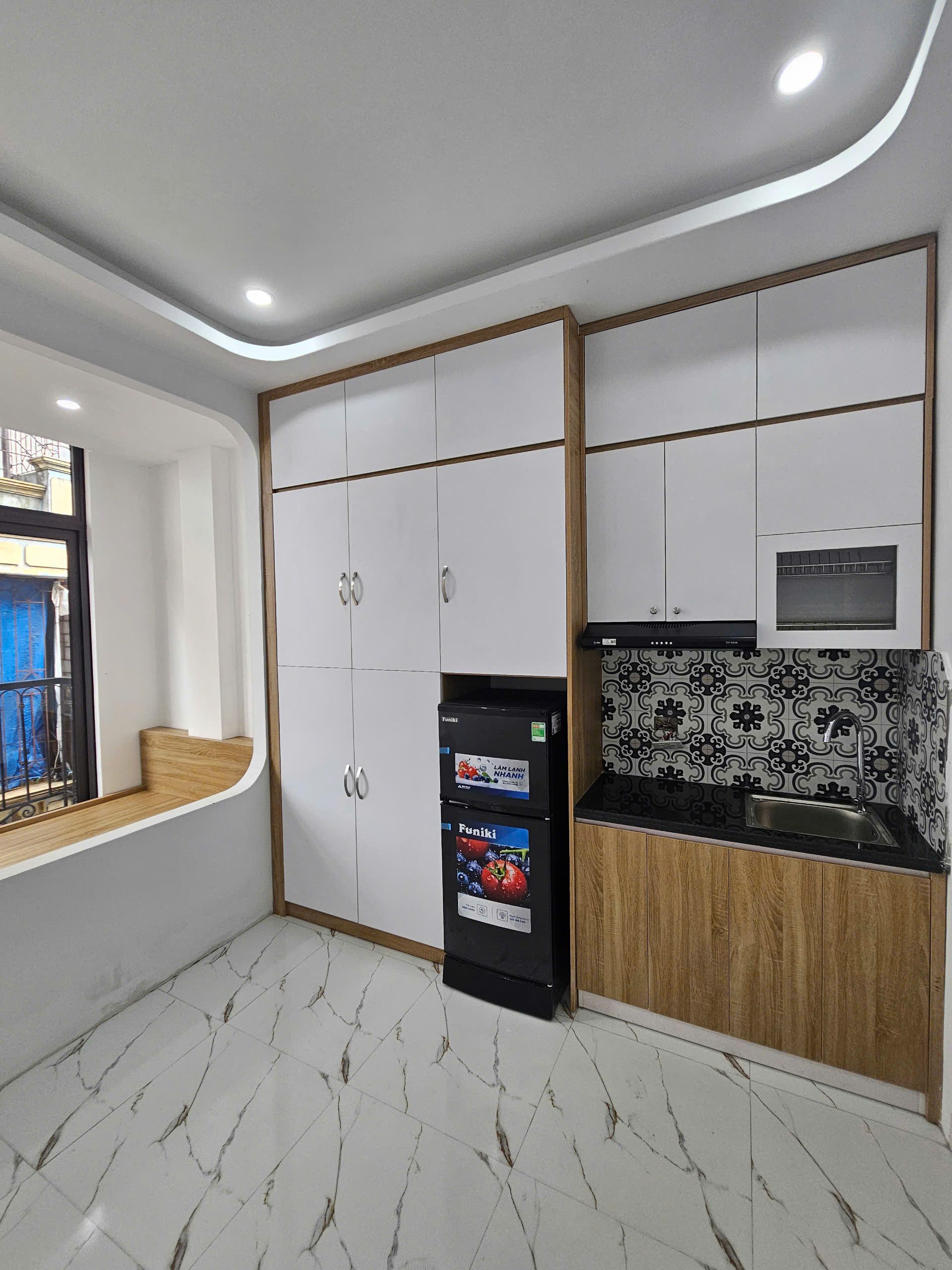 HIẾM. CCMN 5 tầng Mạc Thị Bưởi, Hai Bà Trưng, Thang máy, 8 phòng Studio, dòng tiền 600 Triệu/Năm. - Ảnh 1
