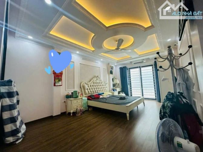 BÁN NHÀ TRUNG KÍNH CẦU GIẤY, PHÂN LÔ, ÔTÔ TRÁNH, SÁT PHỐ, CÓ THOÁNG SAU, 61M² GIÁ 15 TỶ - Ảnh 2