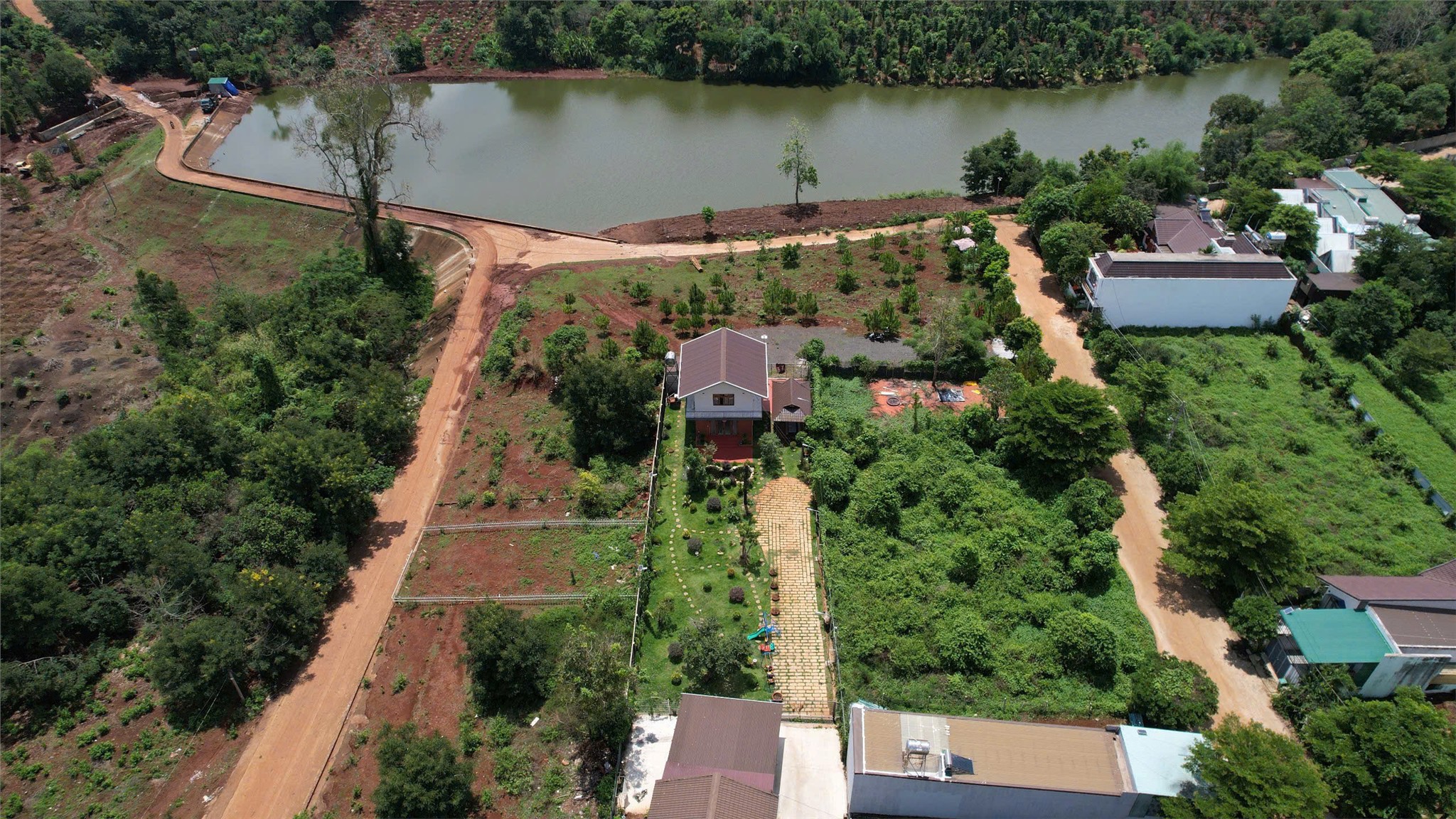 NHÀ VƯỜN CHÍNH CHỦ - GIÁ TỐT - Diện Tích 1.300m2 Thổ Cư 220m2 Cách Ân Phú 2.5km, Đắk Lắk - Ảnh 1