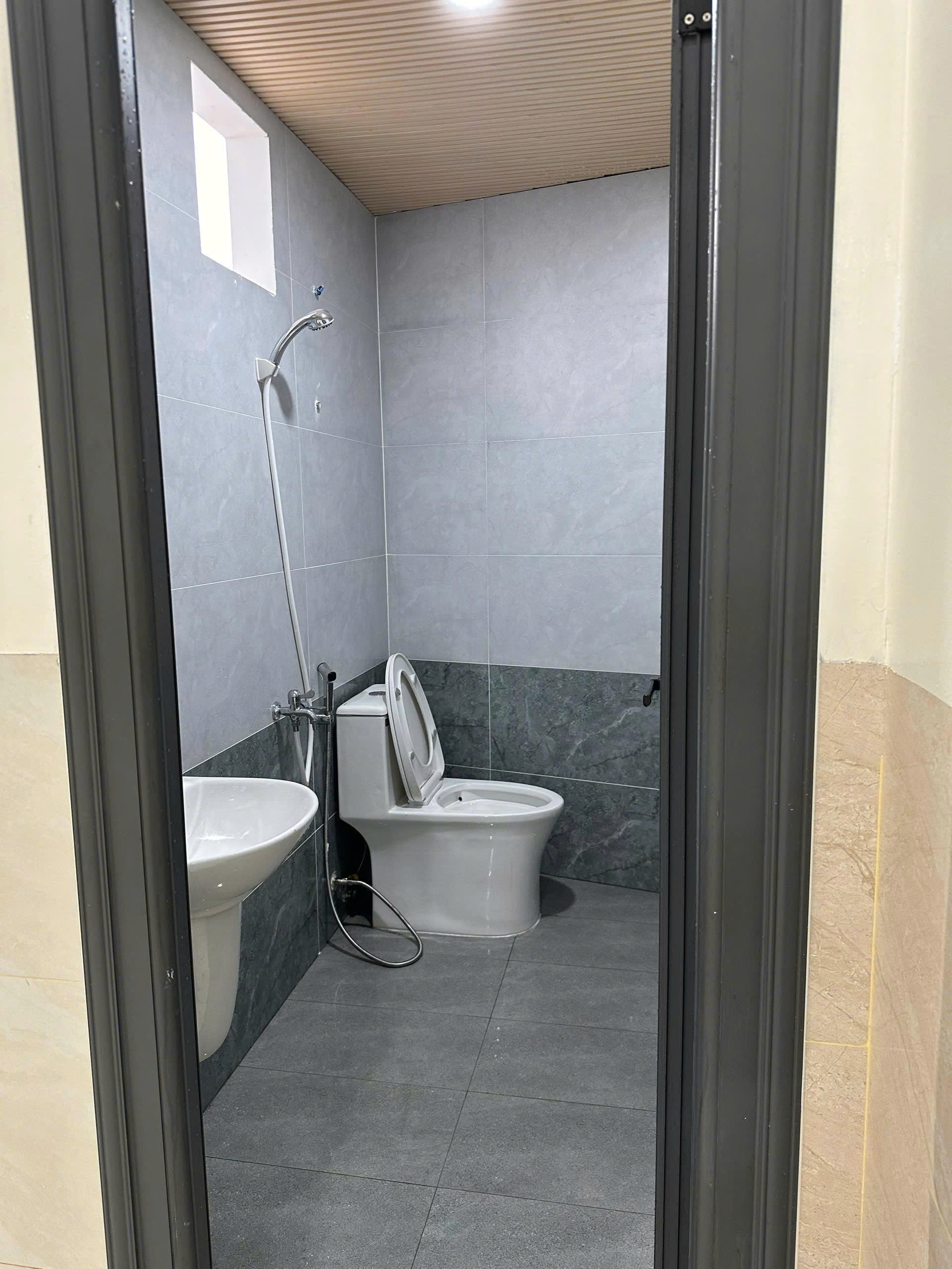 Cần nhượng phòng trọ gác đúc, gần các trường đại học, không chung chủ - Ảnh 2