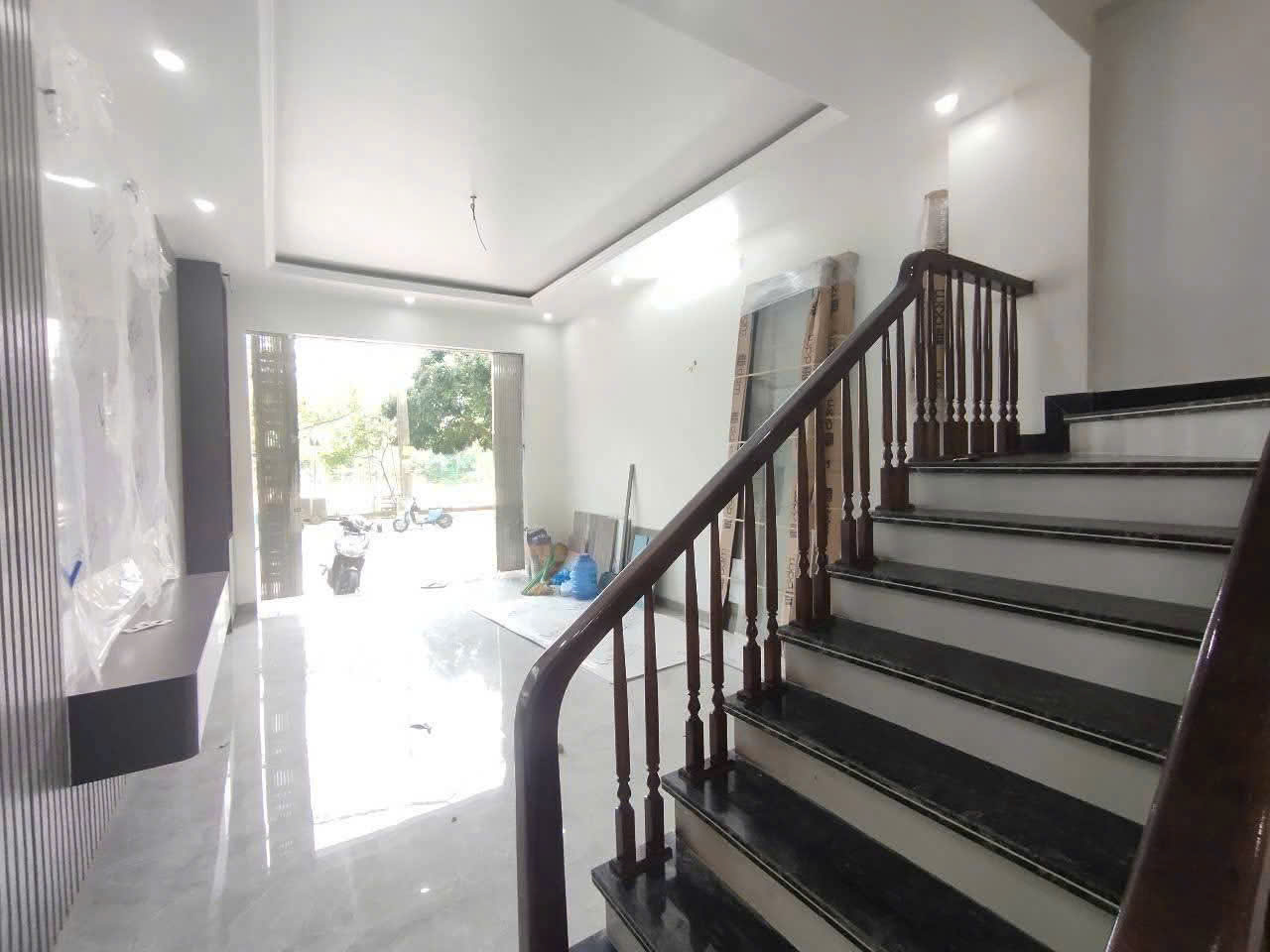 Bán nhanh căn nhà 3.5 tầng xây mới hiện đại mặt đường Đỗ Huy Rừa - Song Hào thành phố Nam Định - Ảnh 1