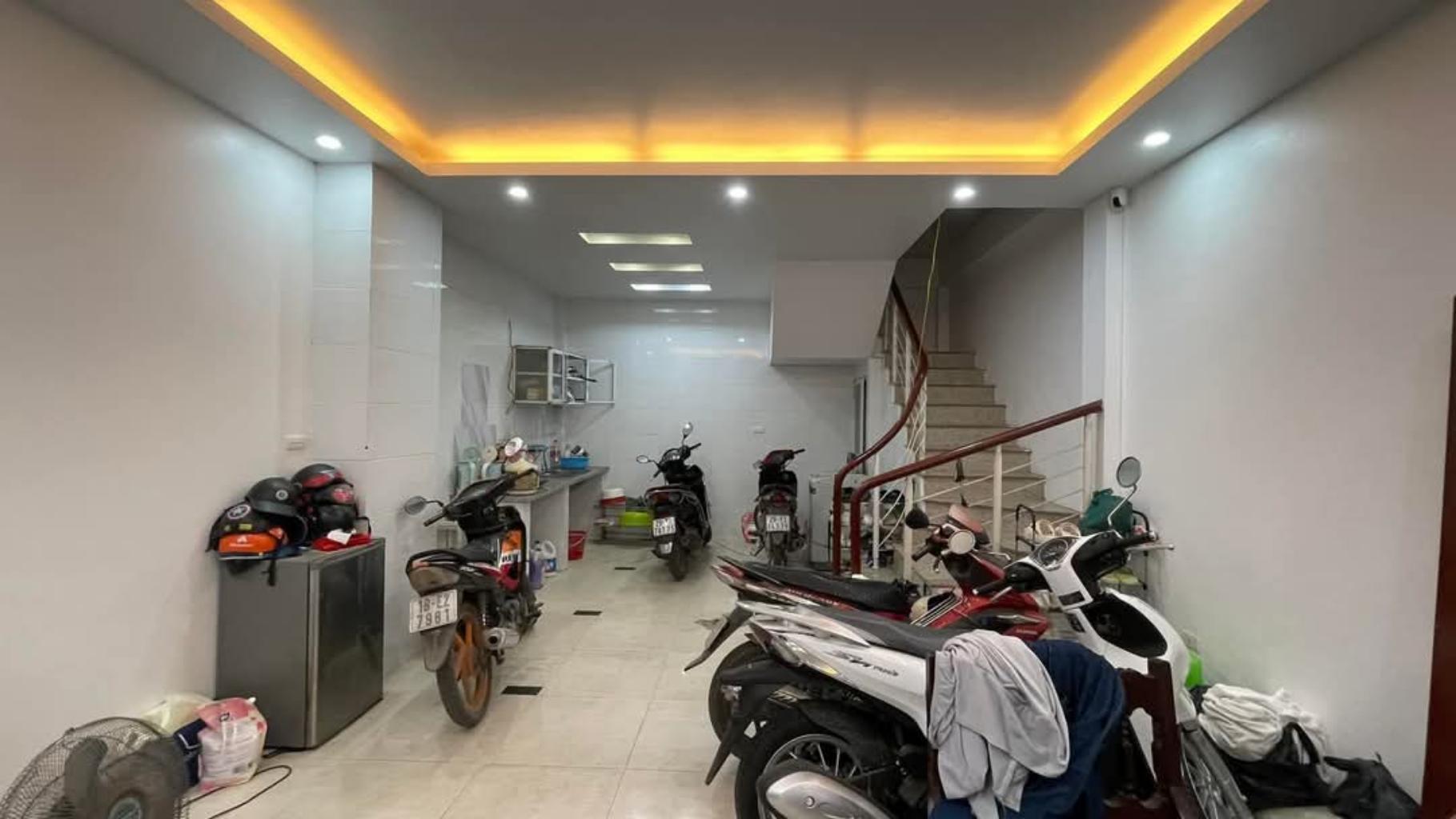 Bán nhà Kim Giang, ngõ ô tô tránh nhau, gần đại học Thăng Long. 36m2. Giá chào 8 tỷ - Ảnh chính