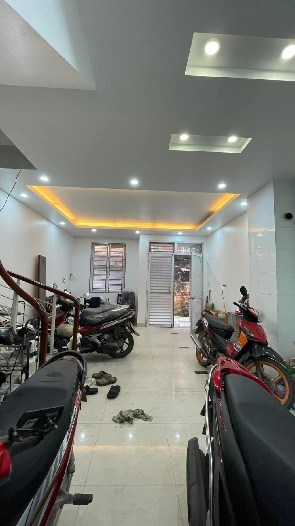 Bán nhà Kim Giang, ngõ ô tô tránh nhau, gần đại học Thăng Long. 36m2. Giá chào 8 tỷ - Ảnh 1