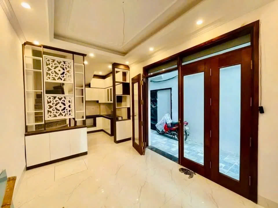 BÁN NHÀ MỚI Phố Nguyễn Văn Cừ 30m2X  5 tầng,mặt  tiền 3.5m, 6.4 tỷ Long Biên. - Ảnh 1