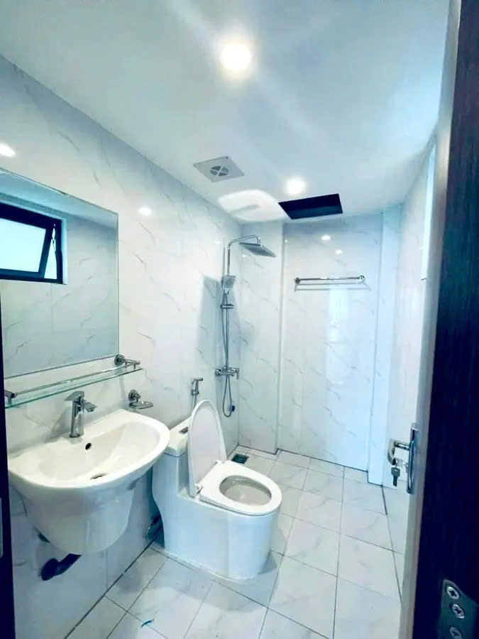 BÁN NHÀ MỚI Phố Nguyễn Văn Cừ 30m2X  5 tầng,mặt  tiền 3.5m, 6.4 tỷ Long Biên. - Ảnh 3