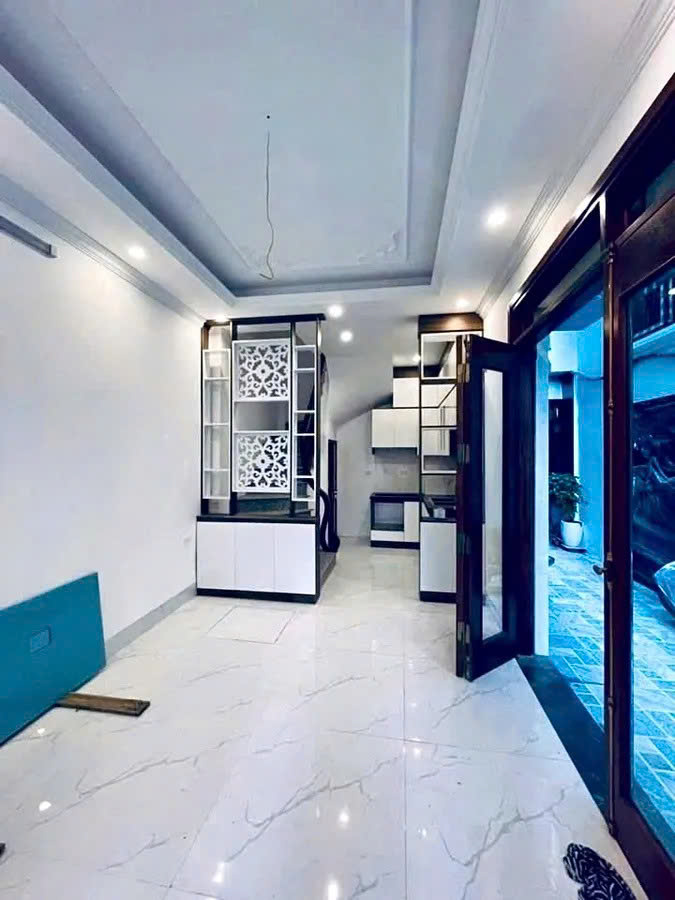 BÁN NHÀ MỚI Phố Nguyễn Văn Cừ 30m2X  5 tầng,mặt  tiền 3.5m, 6.4 tỷ Long Biên. - Ảnh 2