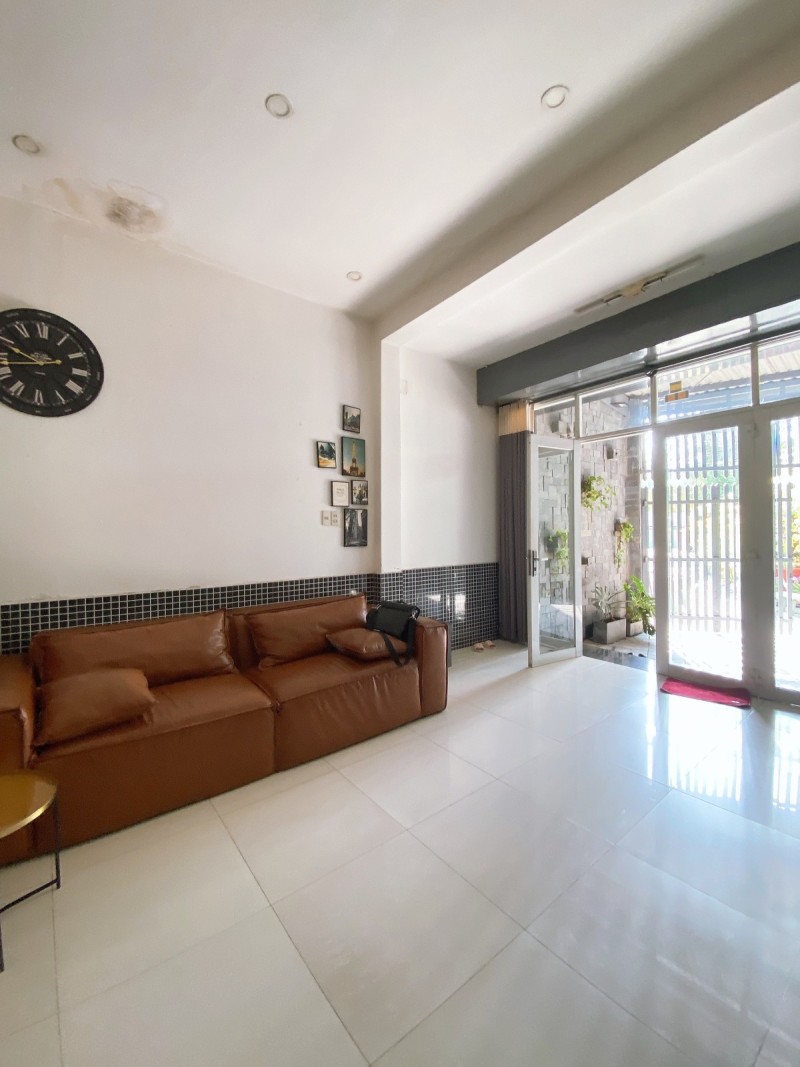 Bán nhà mặt phố Linh Đông, Thủ Đức, 95m², 2 tầng, sổ hồng. Giá 5,6 tỷ - Ảnh 1