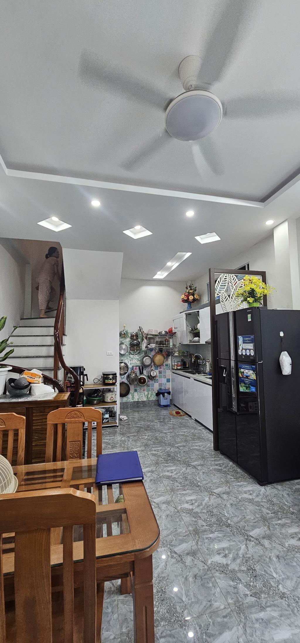 NHÀ ĐẸP DÂN XÂY PHỐ HỮU HƯNG - LÔ GÓC SIÊU THOÁNG- GẦN Ô TÔ- CHỦ NHIỆT TÌNH BÁN. - Ảnh chính