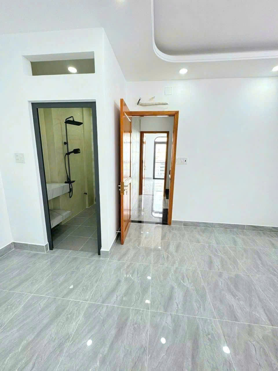 🔥🔥 SIÊU PHẨM KHU TÊN LỬA - NHÀ MỚI XÂY 5 TẦNG HIỆN ĐẠI - HOÀN CÔNG ĐỦ - 5×12 - 60M² - HẺM XE HƠI - Ảnh chính