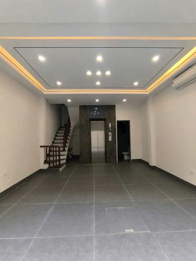 NHÀ MỚI ĐẸP OTO ĐỖ CỬA Phố Trạm 37M2,x 6 Tầng,mặt tiền 4.7m,10 tỷ Long Biên. - Ảnh 1