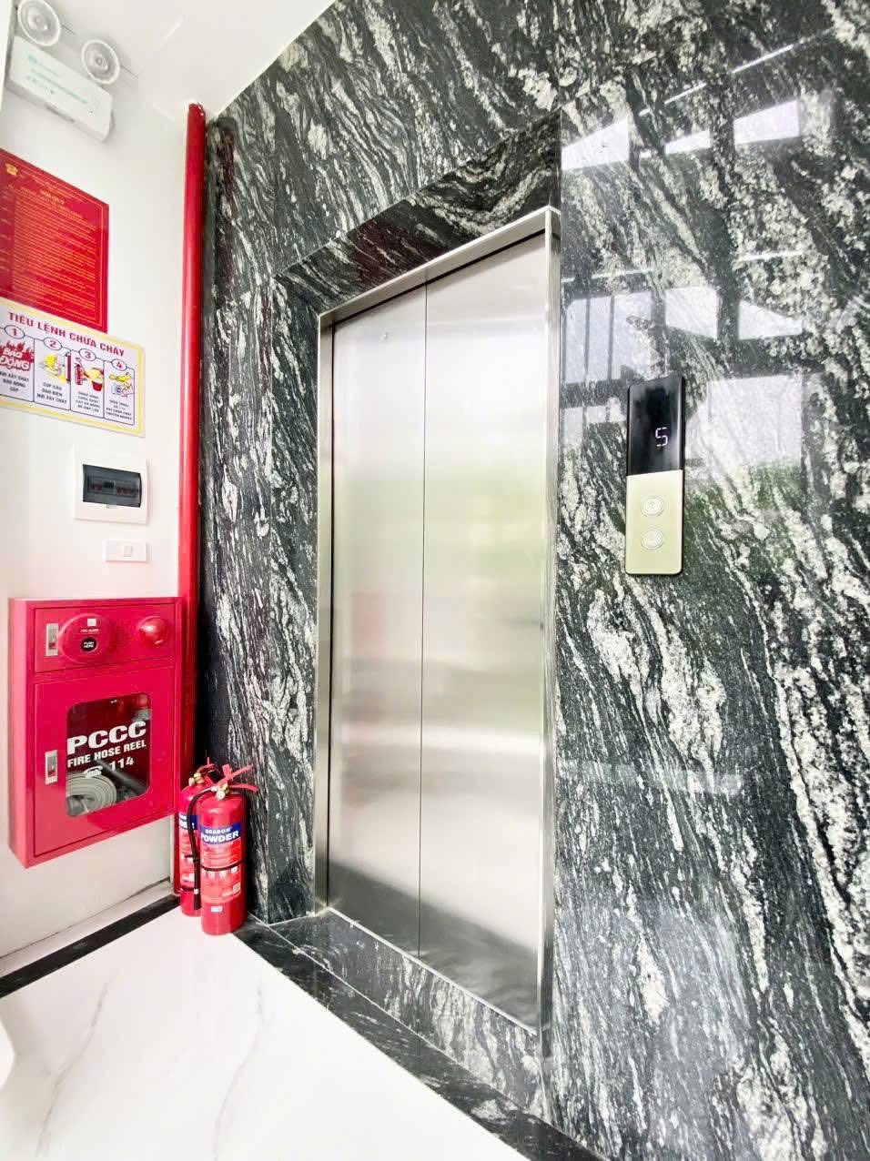 PHÂN KHÚC HIẾM- Mặt Phố Phạm Văn Đồng 32m2/ 9Tầng Thang máy, MT 6m chỉ 19.8 Tỷ - Ảnh 2