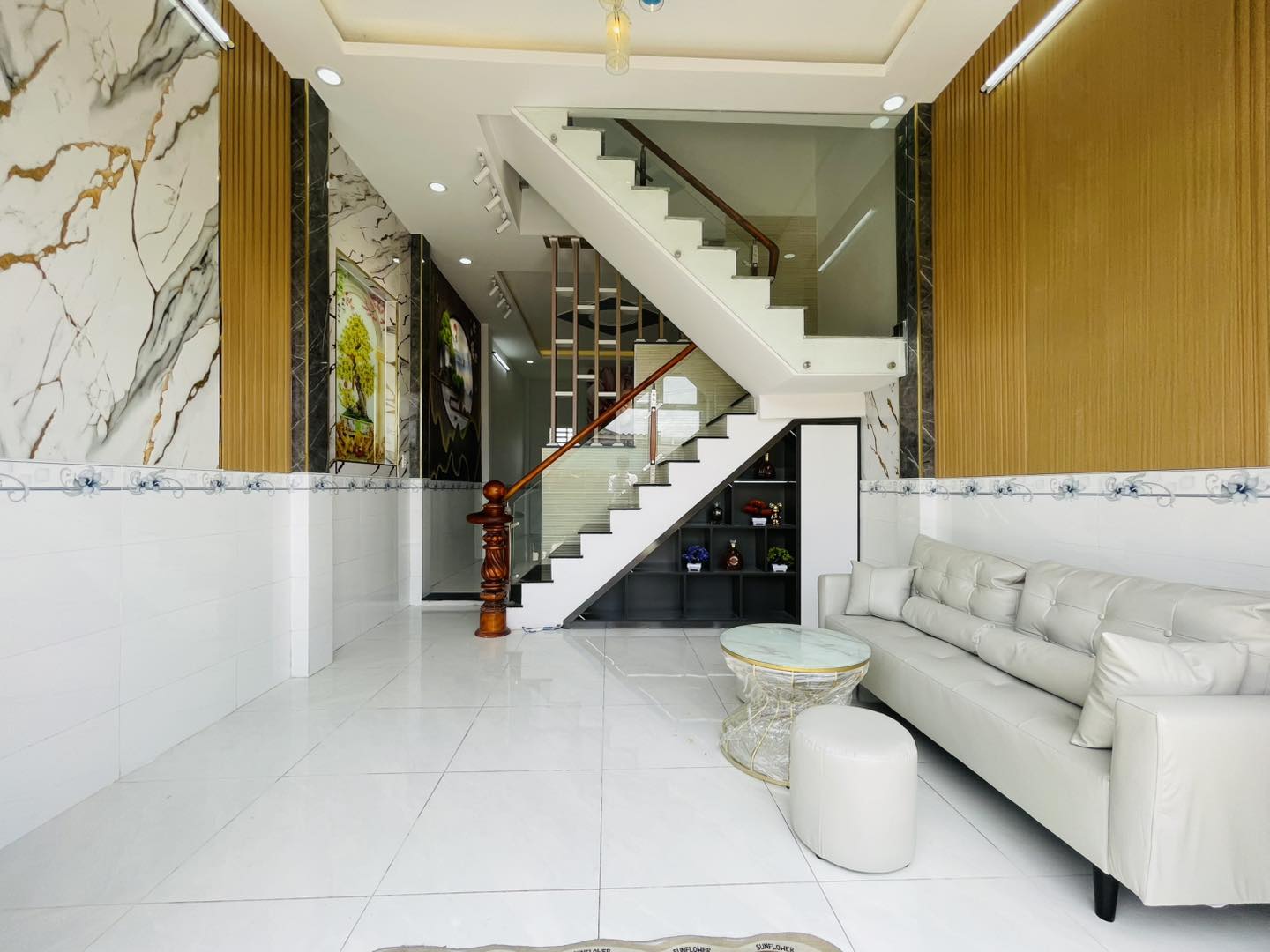 HIẾM! CHỈ 900 TRIỆU SỞ HỮU NHÀ LẦU ĐẸP BỜ KINH T14, BÌNH CHÁNH, 60M2, SHR - Ảnh 1