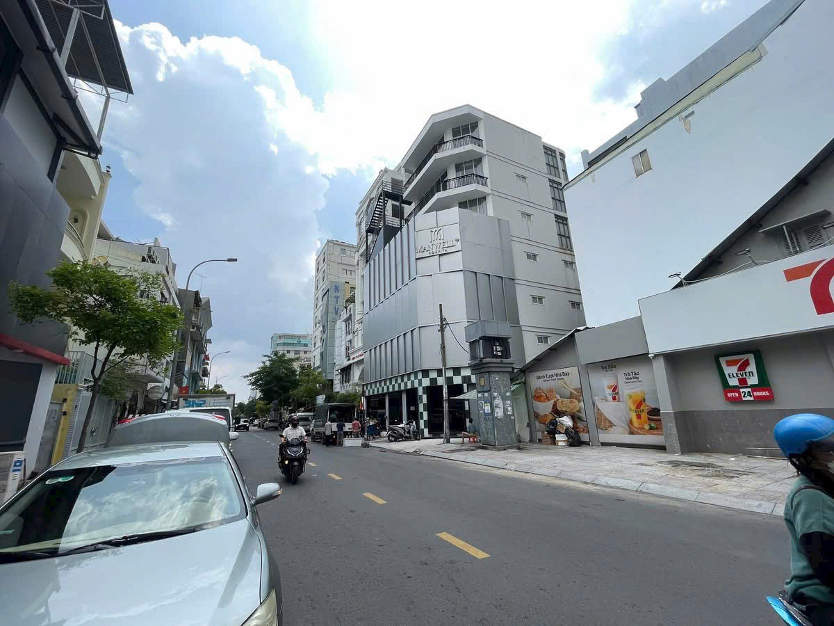 MT Dương Quảng Hàm DT: 50x100m- 5523m2- giá 368 tỷ, HĐT 2 tỷ/tháng, xây cao tầng - Ảnh chính