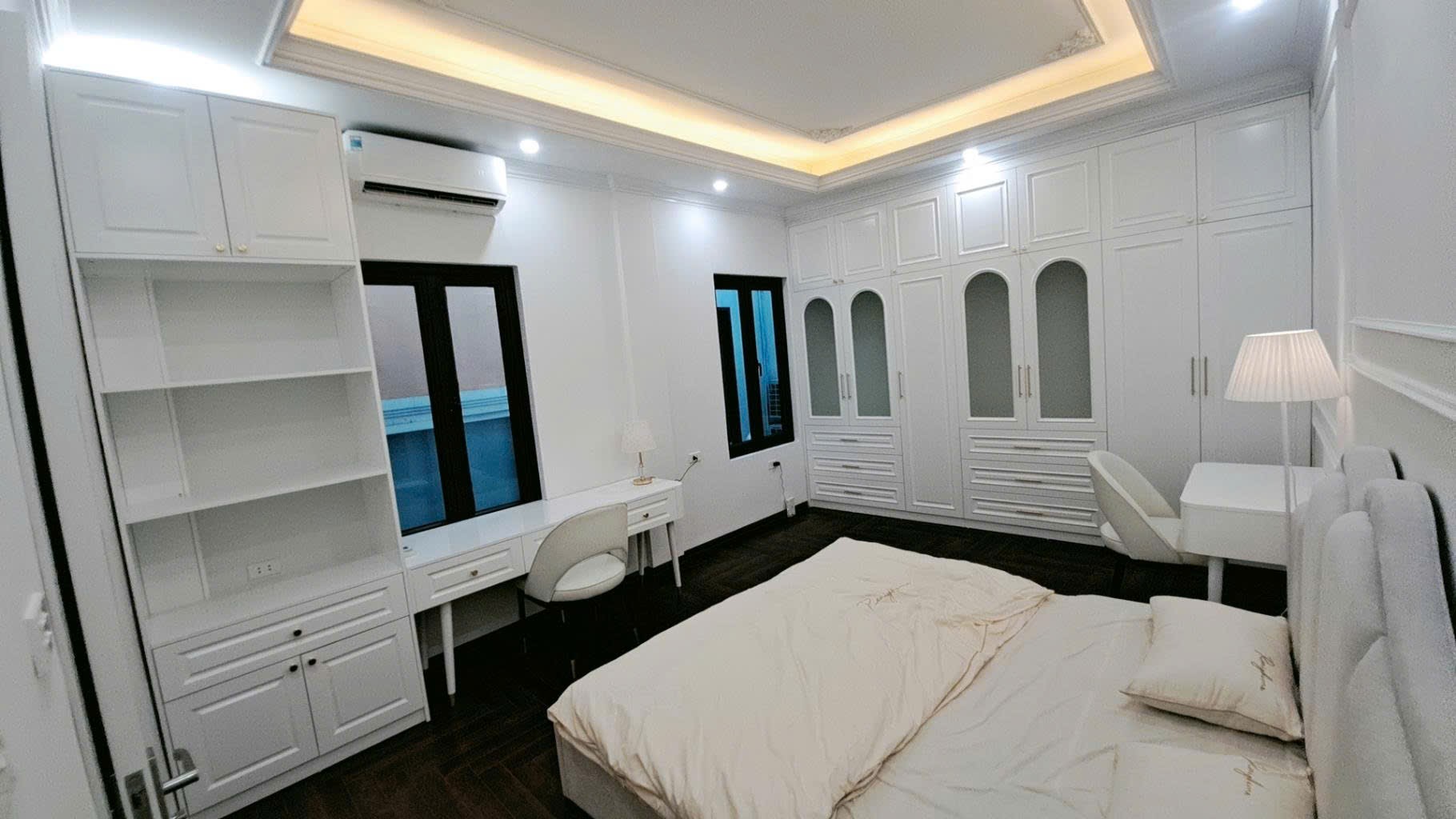 Siêu phẩm Ba Đình, gần hồ, lô góc 2 thoáng, tặng full nội thất tân cổ điển - Ảnh 2