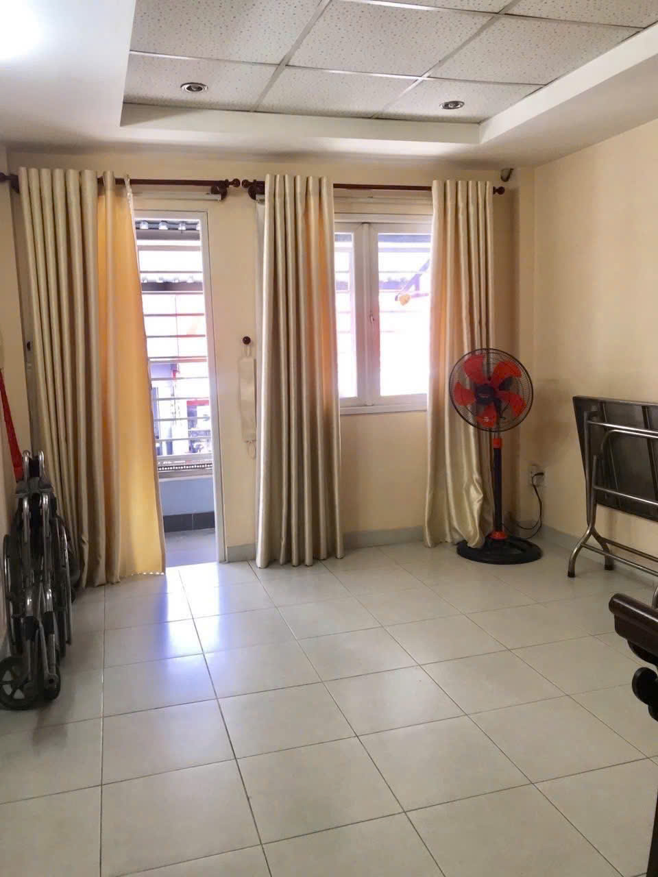 Bán nhà mặt tiền Hoàng Văn Thụ - gần Vòng xoay Cộng Hòa,  3,3x11,6m, 2 Tầng, 9,5 tỷ. - Ảnh 2