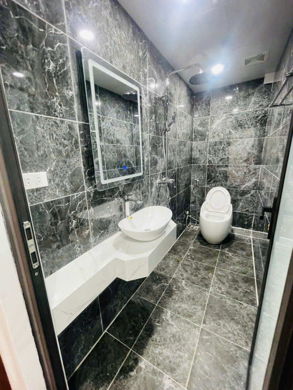 Nhà 6 tầng thang máy mới đét tại khu Đền Lừ, Hoàng Mai 54m2,ô tô vào nhà giá chỉ hơn 18 tỏi - Ảnh 3