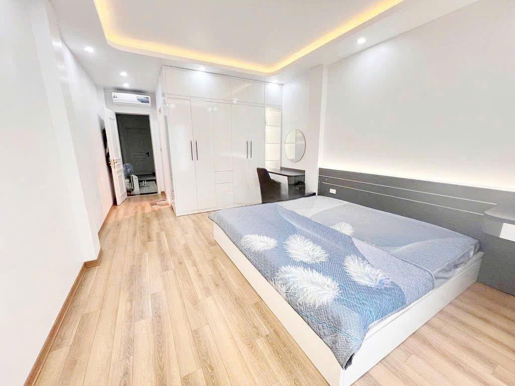 Nhà mặt đường Khúc Thừa Dụ, 72m 4 tầng, Thang Máy, đẹp như mới, Giá 8.4 tỉ - Ảnh 2