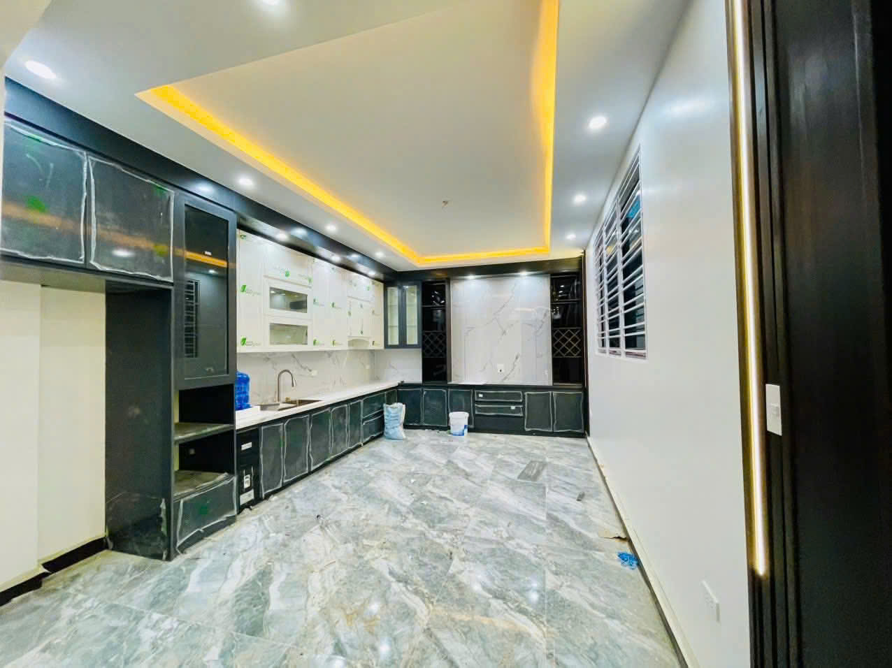 Nhà 4 tầng mới tinh, lô góc, mặt  ngõ Nam Pháp 67m, giá 7.5 tỉ, bán hàng cực đẹp - Ảnh 1
