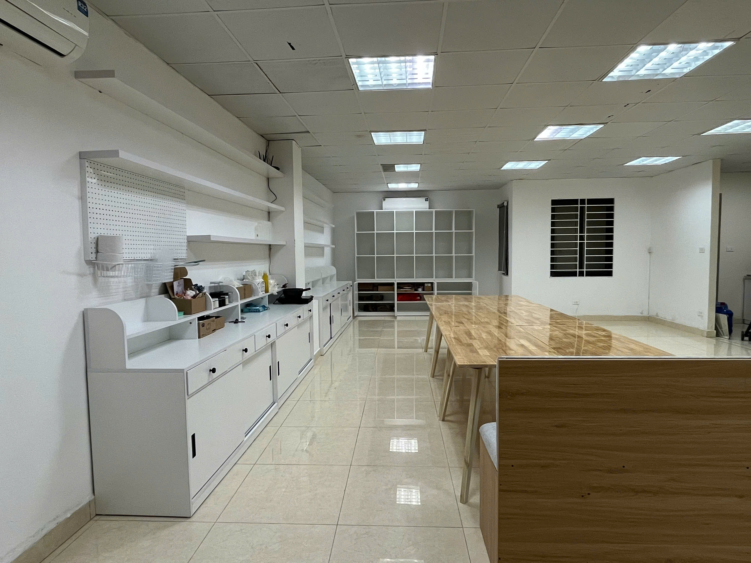 Vì chuyển xưởng nến nên mình đang có mặt sàn trống 80m2 muốn cho thuê - Ảnh 1