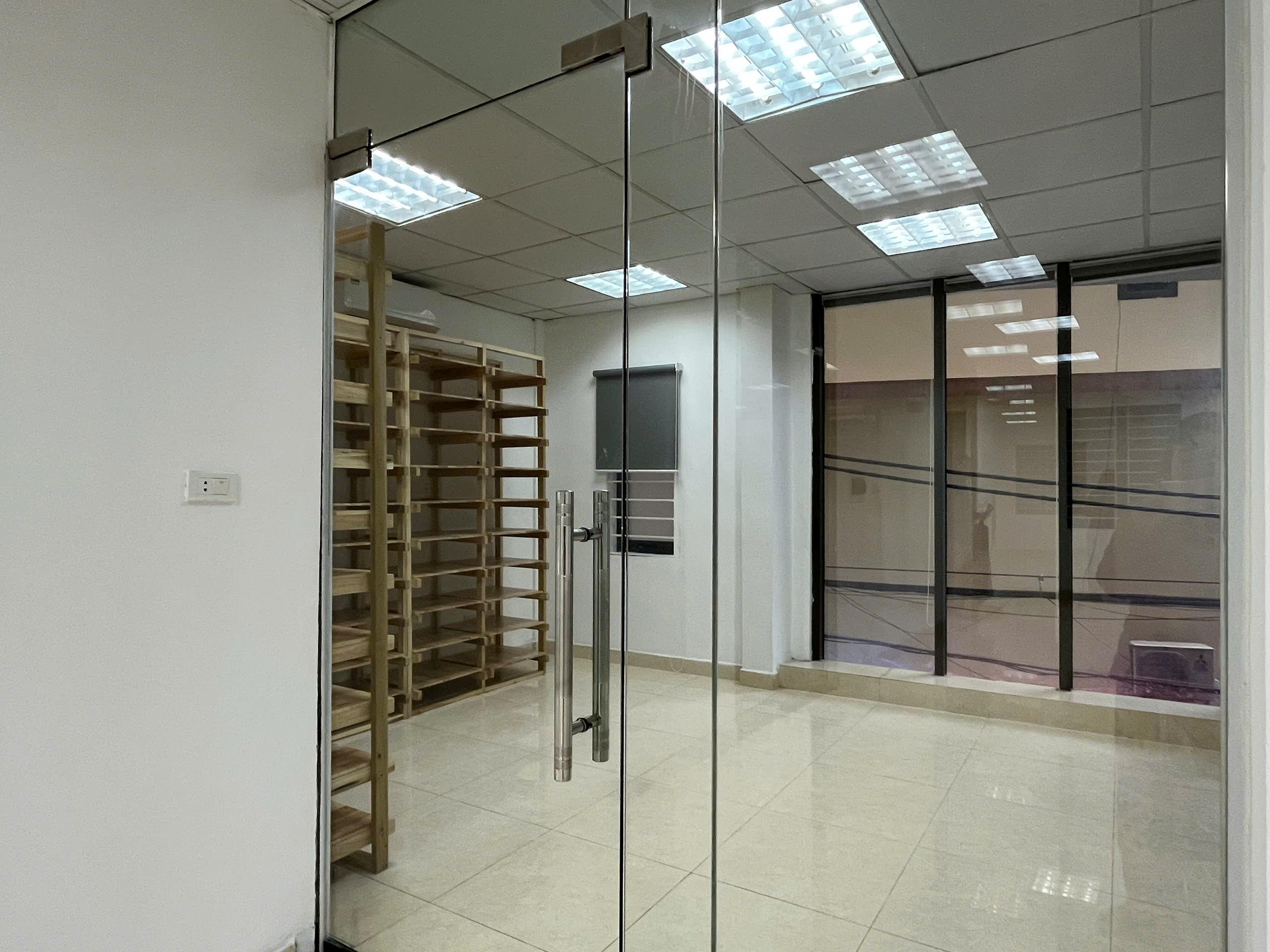 Vì chuyển xưởng nến nên mình đang có mặt sàn trống 80m2 muốn cho thuê - Ảnh chính