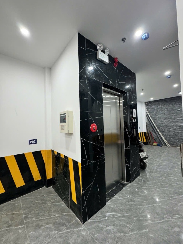 Vương Thừa Vũ 44m 7 tầng thang máy chỉ 12,8 tỷ, nở hậu, đủ nội thất - Ảnh 1