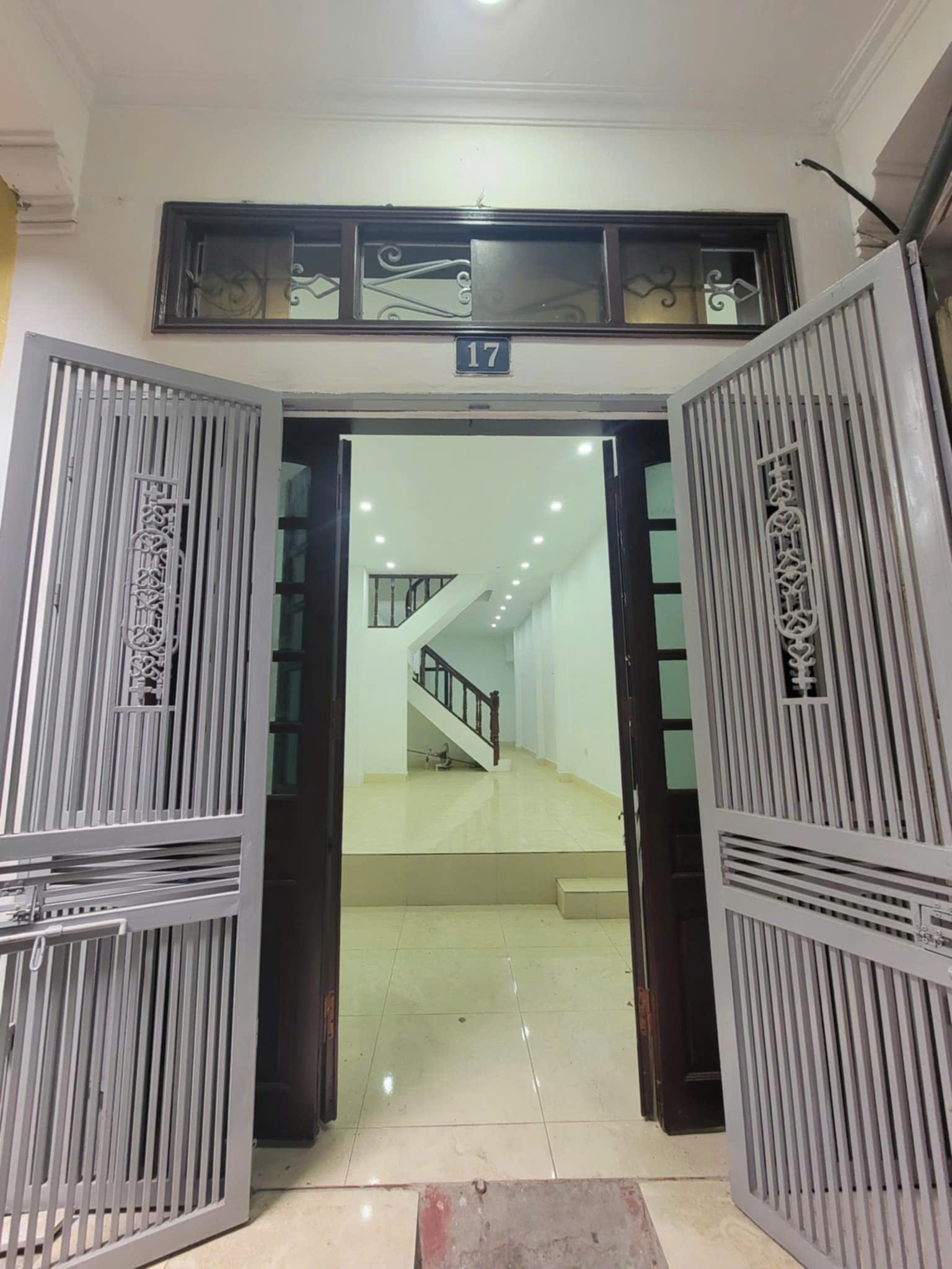 Cho thuê nhà nguyên căn 4 tầng 4 phòng ngủ, 3 vs, 2 sân thoáng trước sau ở tầng 4. Diện tích 40m2/ - Ảnh chính